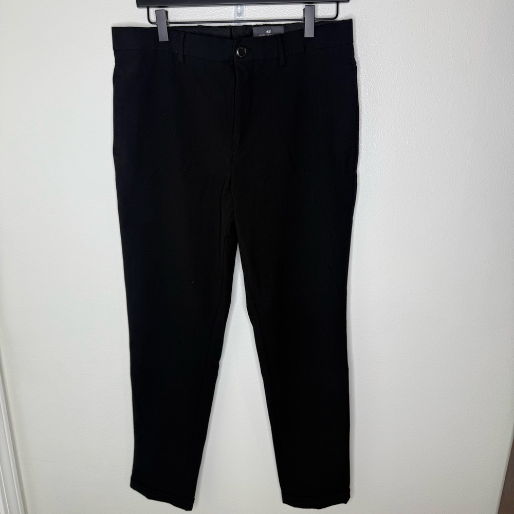 H&M • Slim Fit Black Dress Pants with Tailored Fit and Full-Length Design 30